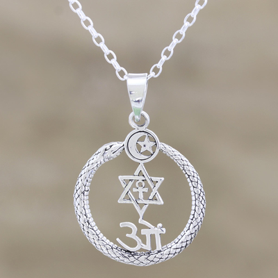 Halskette mit Anhänger aus Sterlingsilber, „Pious Harmony“ – Halskette mit spirituellem Anhänger aus Sterlingsilber aus Indien