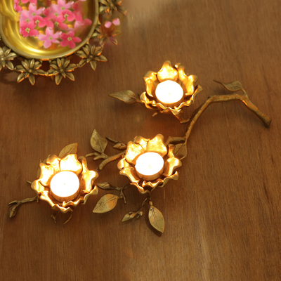 Teelichthalter aus Messing, 'Golden Aura' - Teelichthalter mit Blumenmotiv aus Messing
