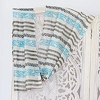 Bufanda de algodón, 'Paisley Breeze' - Bufanda Chanderi de algodón gris a rayas de la India