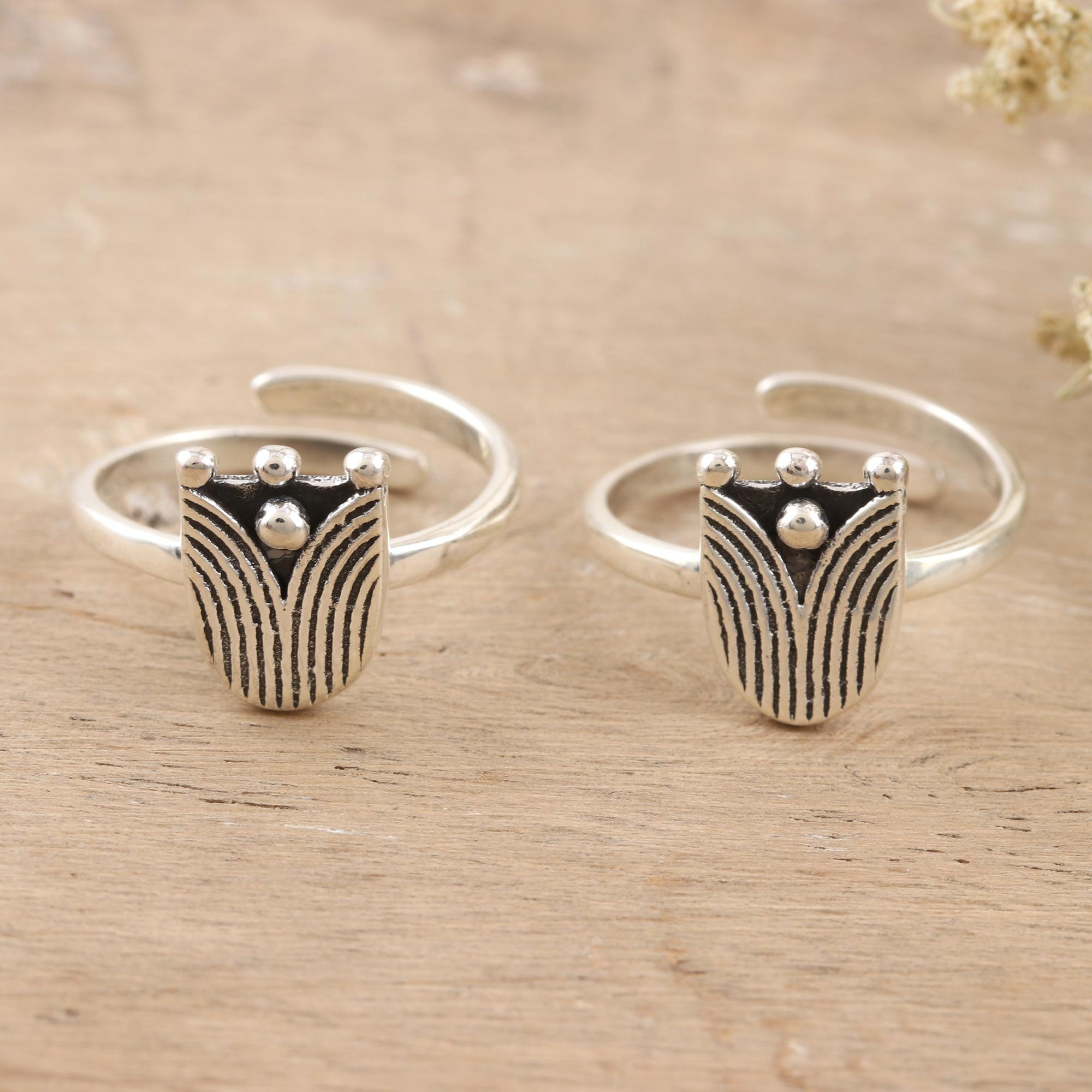 Sterling Silver Tulip-Motif Toes Rings from India (Pair) - Tulip