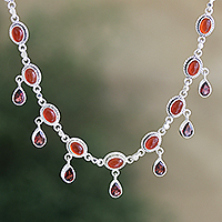 Karneol- und Granat-Anhänger-Halskette, „Sunset Teardrop“ – Karneol- und Granat-Anhänger-Halskette aus Indien