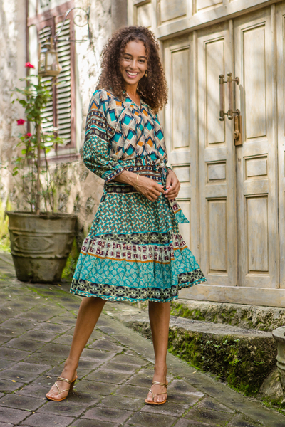 A-Linien-Kleid aus bestickter Viskose - A-Linien-Kleid aus bestickter Viskose mit geometrischem Print