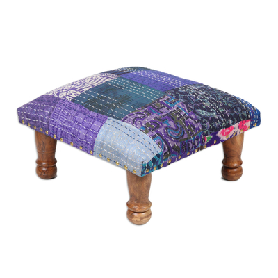 Reposapiés otomano tapizado, 'Violet Patchwork' - Reposapiés otomano de patchwork bordado a mano