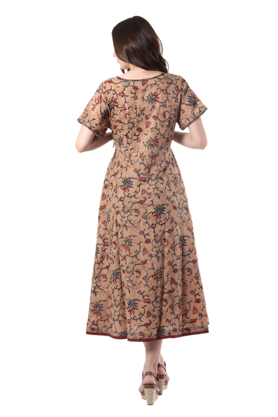 Besticktes Wickelkleid aus Baumwolle - Handbesticktes Wickelkleid aus Baumwolle mit Blumenmotiv