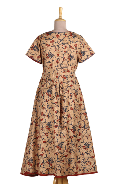 Besticktes Wickelkleid aus Baumwolle - Handbesticktes Wickelkleid aus Baumwolle mit Blumenmotiv