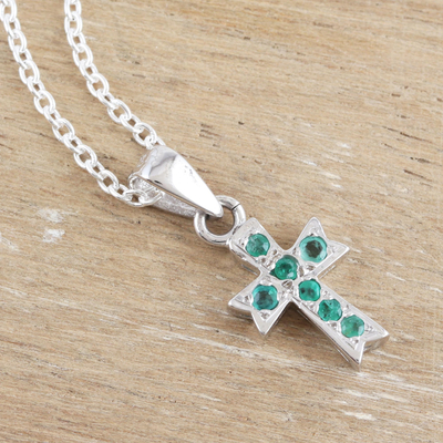 Rhodinierte Smaragd-Anhänger-Halskette, „Keep Faith in Green“ – Rhodinierte Smaragd-Anhänger-Halskette