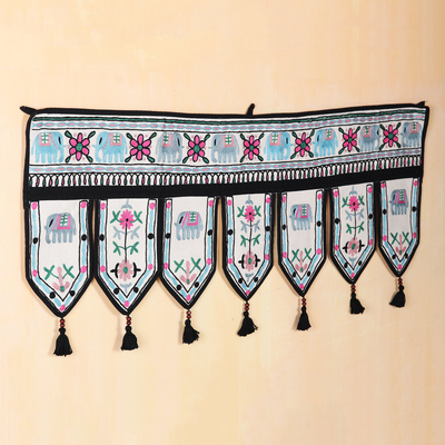 Bestickter Wandbehang aus Baumwolle - Wandbehang aus perlenbesetzter Baumwolle aus Indien