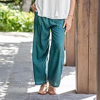 Pantalones palazzo lavados a la piedra, 'Estilo simple en verde' - Pantalones de sarga de viscosa verdes de la India