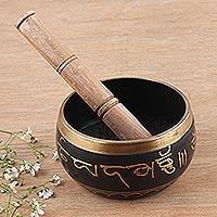 Brass meditation bowl, 'Peaceful Energy' - Brass Meditation Bowl with Mango Wood Mallet