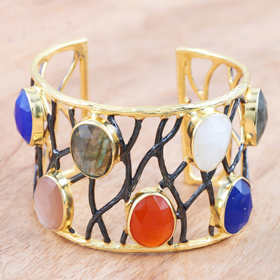Vergoldetes Manschettenarmband mit mehreren Edelsteinen - Vergoldetes Armband aus Regenbogenmondstein und Rosenquarz