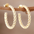 Pendientes medio aro chapados en oro - Aretes de medio aro con baño de oro de 22k con motivo de cuerda