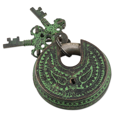 Brass lock and key set, 'Royal Pond' (3 pieces) - Brass Lock and Key Set with Antique Finish (3 Pieces)