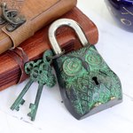 Brass lock and key set, 'King of Midnight' (3 pieces) - Brass Lock and Key Set with Owl Motif (3 Pieces)