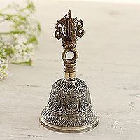 Campana decorativa de latón, 'Teoría del anillo' - Campana decorativa artesanal de latón de la India