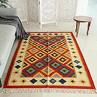 Handgewebter Wollteppich, „Hand of Glory“ (4 x 6) - Handgefertigter Teppich aus indischer Wolle (4 x 6)
