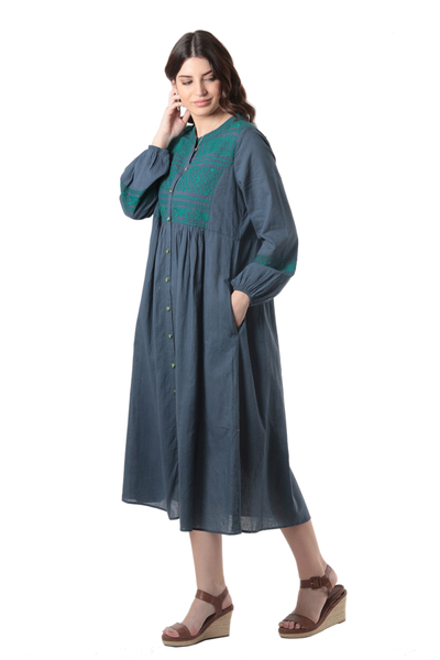 Kleid mit bestickter Empire-Taille aus Baumwolle - Kleid mit bestickter Empire-Taille aus Baumwolle und Blumenmotiv