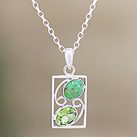 Peridot-Anhänger-Halskette, „Sweet Companions“ – handgefertigte Peridot- und grüne Türkis-Halskette aus Indien