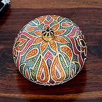 Deko-Box aus Pappmaché, „Lotus Palace“ – handgefertigte Schatzkiste mit Lotus-Motiv aus Pappmaché