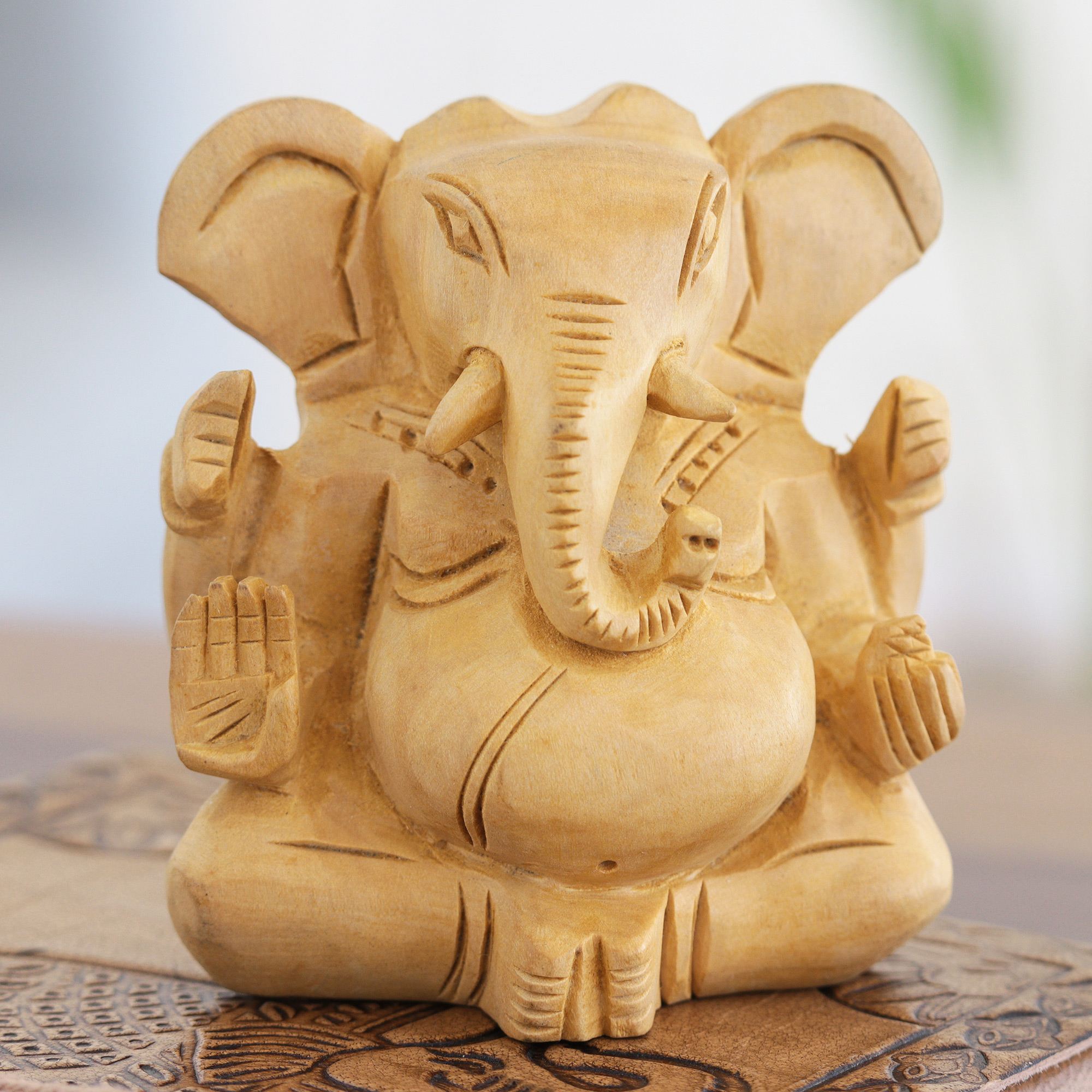 Hand Painted Wooden Elephant Statue for Home Decor, Cute Elephant Gifts  Idols, W