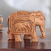 Escultura de madera, 'Pompa y Paquidermo' - Escultura de elefante de madera Kadam hecha a mano