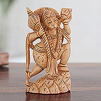 Holzskulptur „Chiranjivi Hanuman“ – handgeschnitzte Hindu-Skulptur