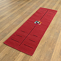 Estera de yoga bordada, 'Comfort in Red' - Estera de yoga de algodón bordada en rojo Fabricada en la India