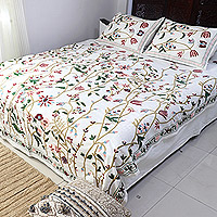 Kettengenähte Tagesdecke und Kissenbezüge aus Baumwolle, „Kashmir Bloom“ (Doppelbett, 3 Stück) – 3-teiliges Set mit bestickter Tagesdecke und Kissenbezügen aus Baumwolle