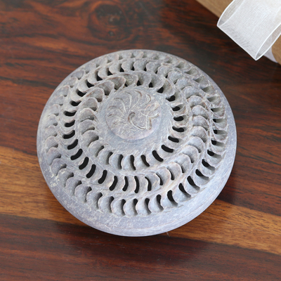 Caja decorativa de esteatita - Caja decorativa hecha a mano de esteatita con patrón Jali