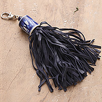 Llavero de cuero y cerámica, 'Fringed Drum' - Llavero hecho a mano de cuero negro y cerámica azul
