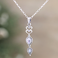 Collar colgante de piedra lunar arco iris, 'Heart Delight' - Collar colgante de corazón de plata esterlina y piedra lunar arco iris