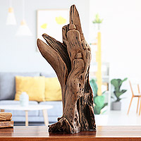 Escultura de madera recuperada, 'Friendship Bond' - Escultura de madera de teca recuperada tallada a mano en tono marrón