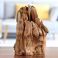 Escultura de madera recuperada, 'Reverencia a la naturaleza' - Escultura de madera Haldu ecológica hecha a mano de la India