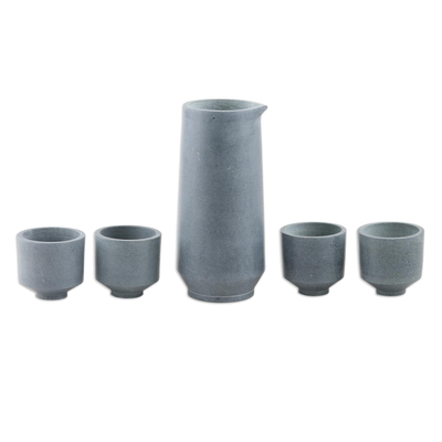 Sake-Dekanter und Tassen aus Speckstein, (5er-Set) - 5-teiliges Sake-Set aus Dekanter und Bechern in Grau aus Indien