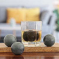 Piedras de whisky de esteatita, 'Ultimate Chill' (juego de 4) - 4 piedras de whisky de esteatita hechas a mano en la India