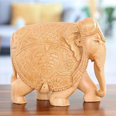 Holzskulptur - Holzskulptur eines Elefanten in Roben, handgeschnitzt in Indien