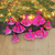 Adornos de viscosa bordados, (juego de 9) - 9 muñecos de viscosa bordados con adornos navideños en fucsia