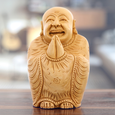 Holzskulptur - Handgeschnitzte Kadam-Holzskulptur eines glücklichen Mannes