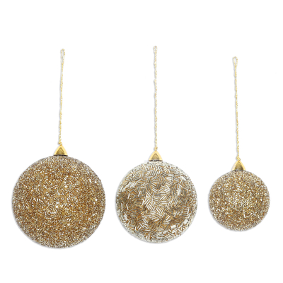 Perlenornamente - Set aus drei funkelnden Perlenornamenten in einem goldenen Farbton
