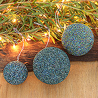 Perlenornamente, „Turquoise Magic“ – Set aus drei funkelnden Perlenornamenten in einem Türkiston