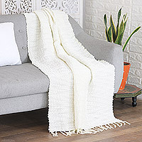 Manta tejida, 'Ivory Caress' - Manta de hilo acrílico marfil con patrón de rayas