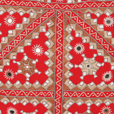 Kissenbezug aus bestickter Baumwolle - Gestickter geometrischer Kissenbezug aus roter Baumwolle aus Indien