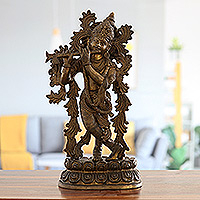 Escultura de latón, 'Krishna y su flauta' - Escultura de Dios hindú Krishna de latón con acabado envejecido