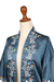 Bestickte Kimonojacke, „Folklore Birds“ - Kimonojacke aus azurblauer Viskose mit Blumenstickerei aus Baumwolle