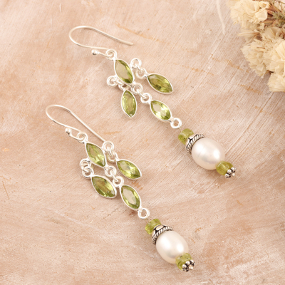 Aretes colgantes de peridoto y perla cultivada - Aretes colgantes pulidos con gemas de peridoto y perlas