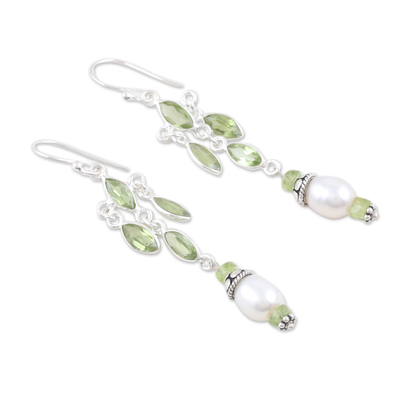 Aretes colgantes de peridoto y perla cultivada - Aretes colgantes pulidos con gemas de peridoto y perlas