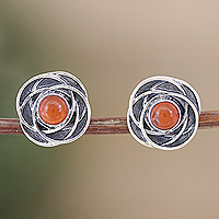 Pendientes de botón de cornalina, 'Confianza floreciente' - Pendientes de botón de inspiración floral con gemas de cornalina naturales