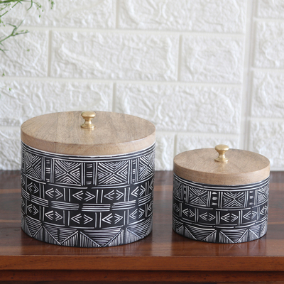 Dekoboxen aus Holz, 'Bohemian Secrets' (2er-Set) - Set aus 2 handgefertigten geometrischen Schwarz-Weiß-Dekorationsboxen