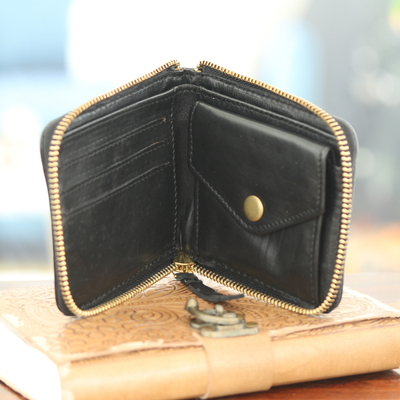 Münzgeldbörse aus Leder, 'Midnight Fortune' - Handgefertigtes Portemonnaie aus schwarzem Leder mit Reißverschluss aus Indien