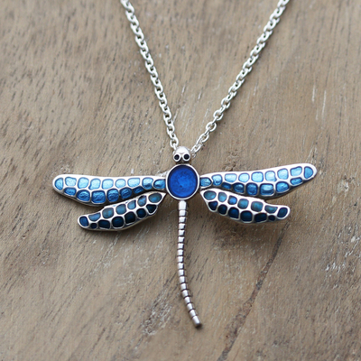 Halskette mit Anhänger aus Sterlingsilber, 'Dragonfly's Imagination'. - Bemalte Sterling-Silber-Halskette mit blauen Libellen-Anhängern