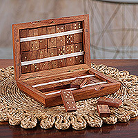Juego de dominó de madera, 'Master Match' - Juego de dominó de madera de acacia marrón hecho a mano con detalles en latón